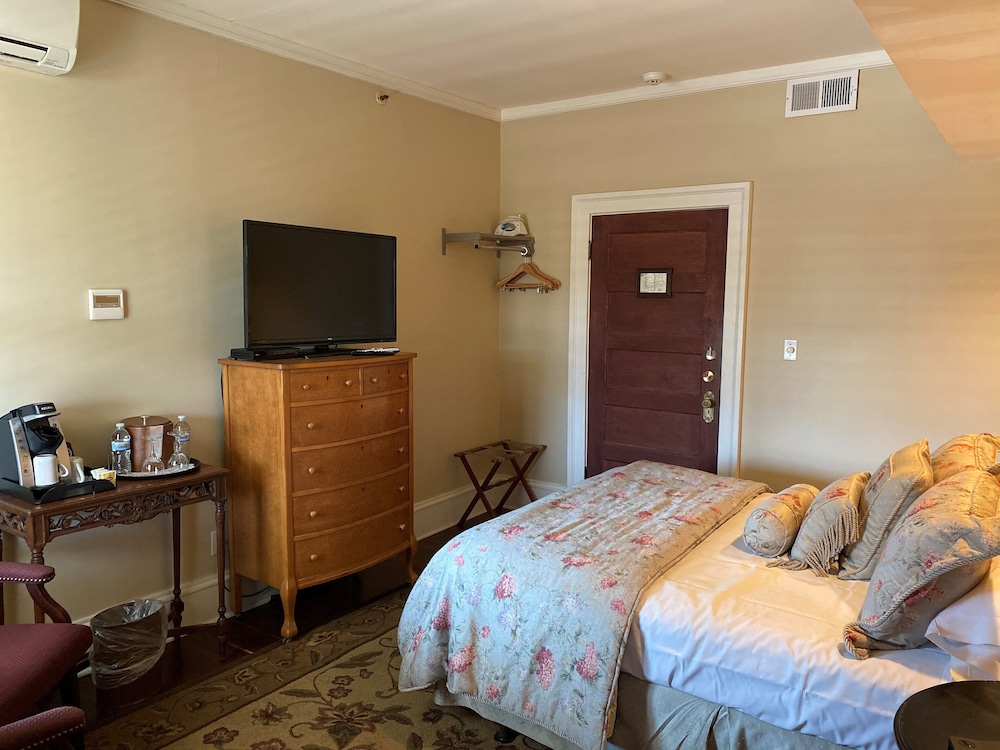 Inn at 835 Boutique Hotel 20/50