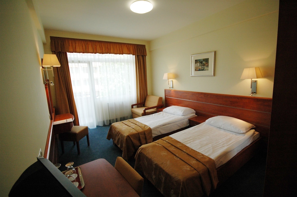 Benczur Hotel 9/42