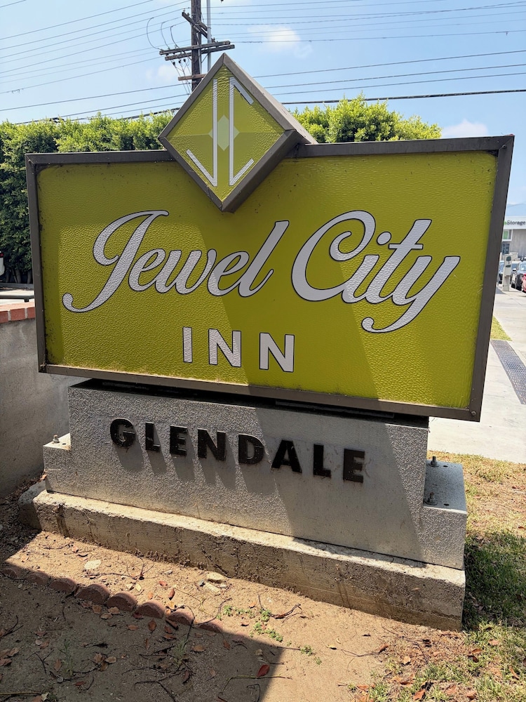 Jewel City Inn 4/30