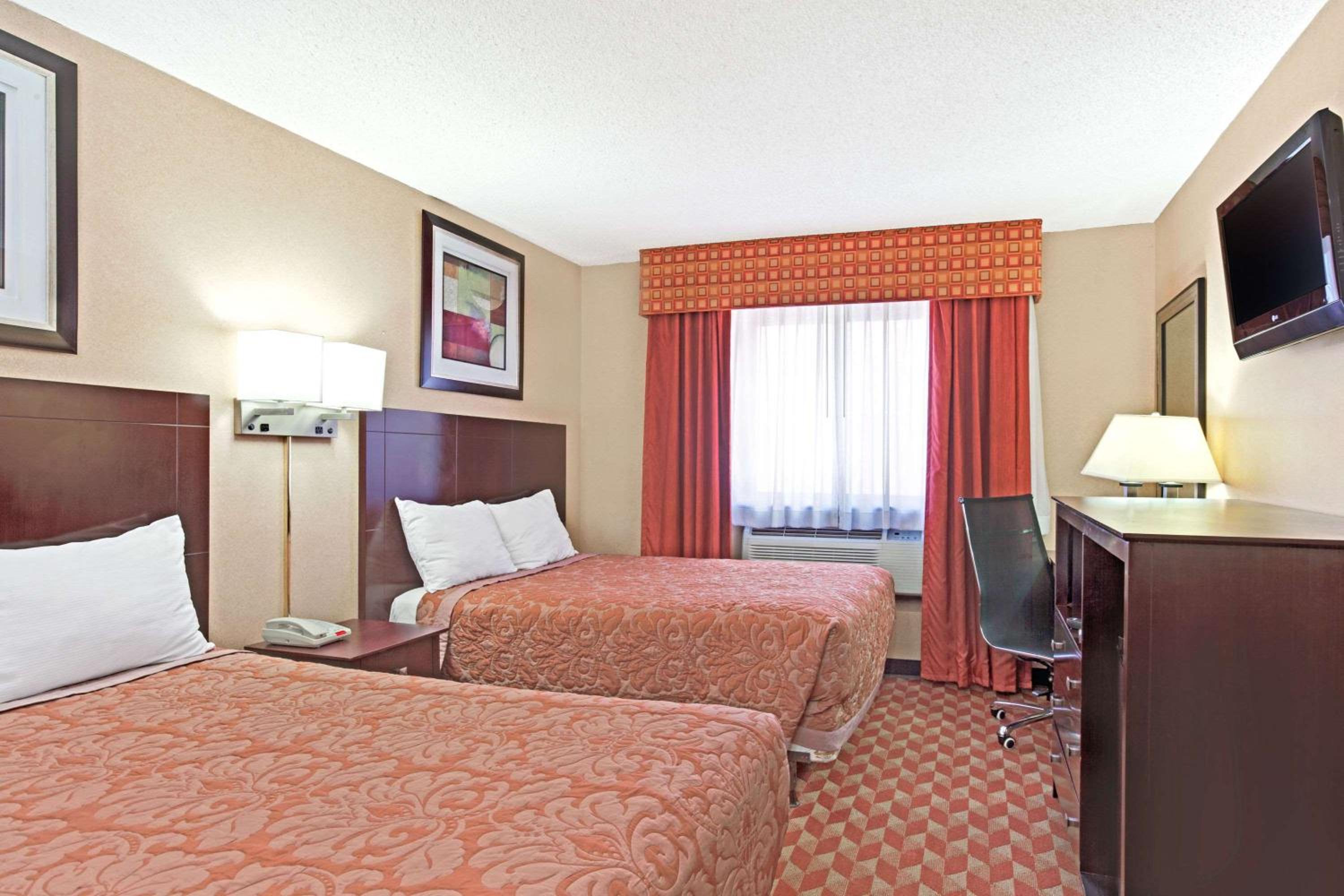 Super 8 by Wyndham Long Island City LGA Hotel 18/26