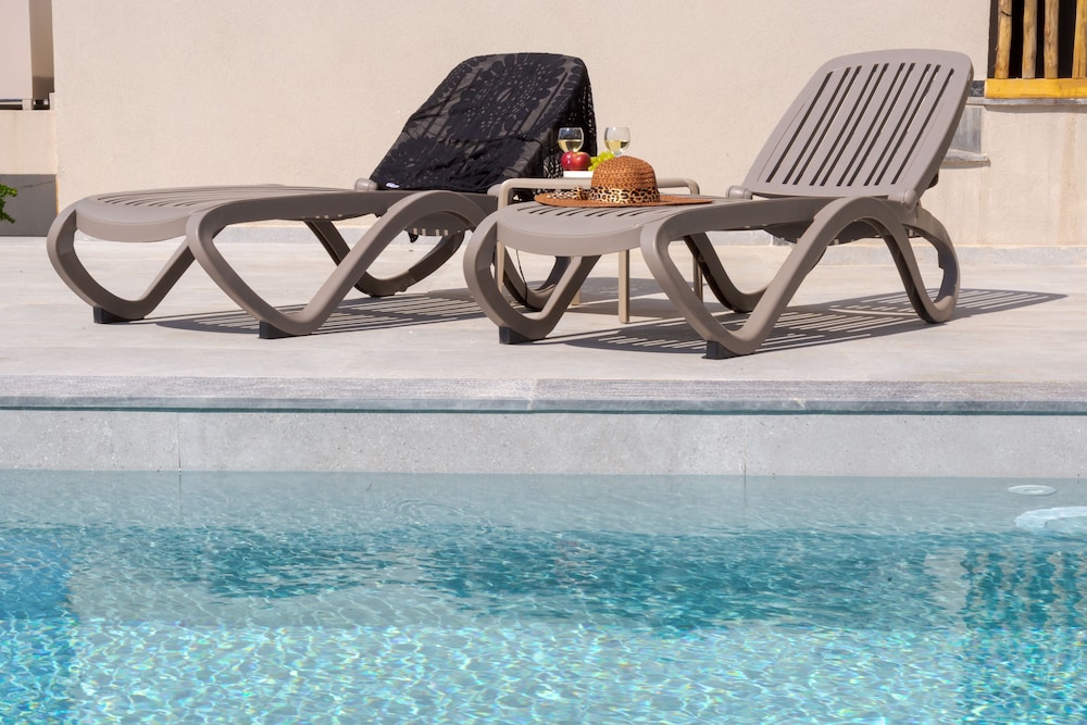 Casa D Oro Adults Only 37/39