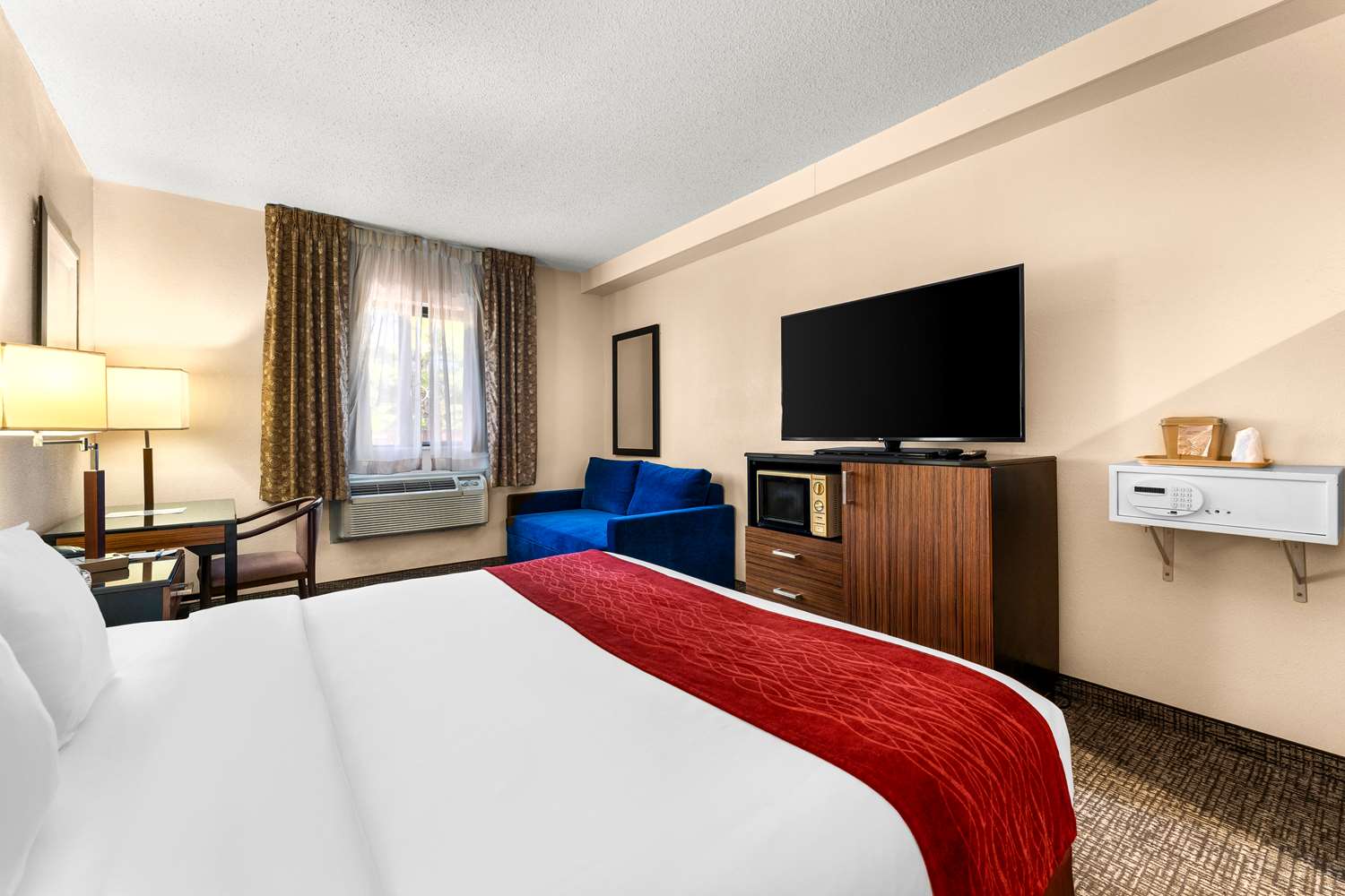 غرفة بسرير كينج مع أريكة لذوي الإعاقة، SureStay Plus by Best Western Reading North 2/5