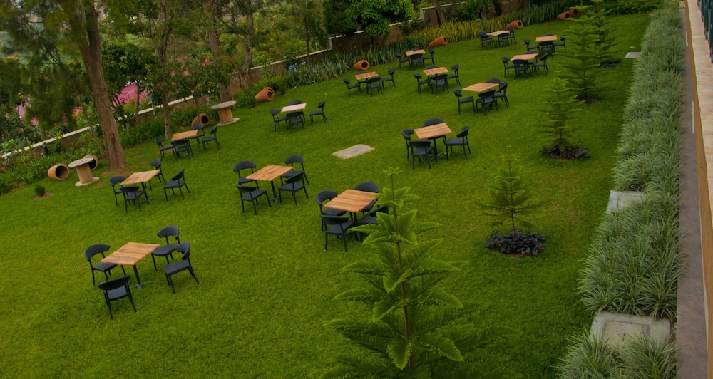 Gorillas Golf Hotel 49/55