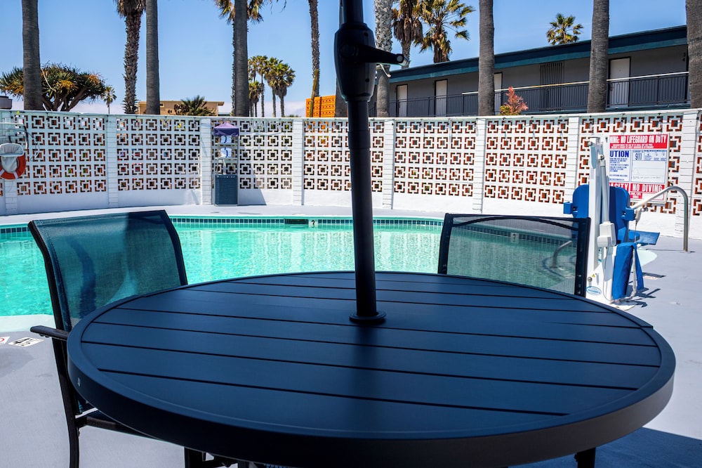 Ocean Villa Inn 4/66