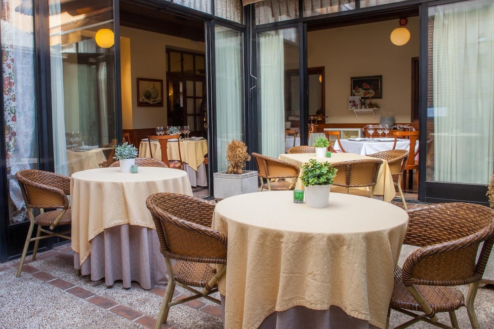 Hostal Miguel De Cervantes 44/57