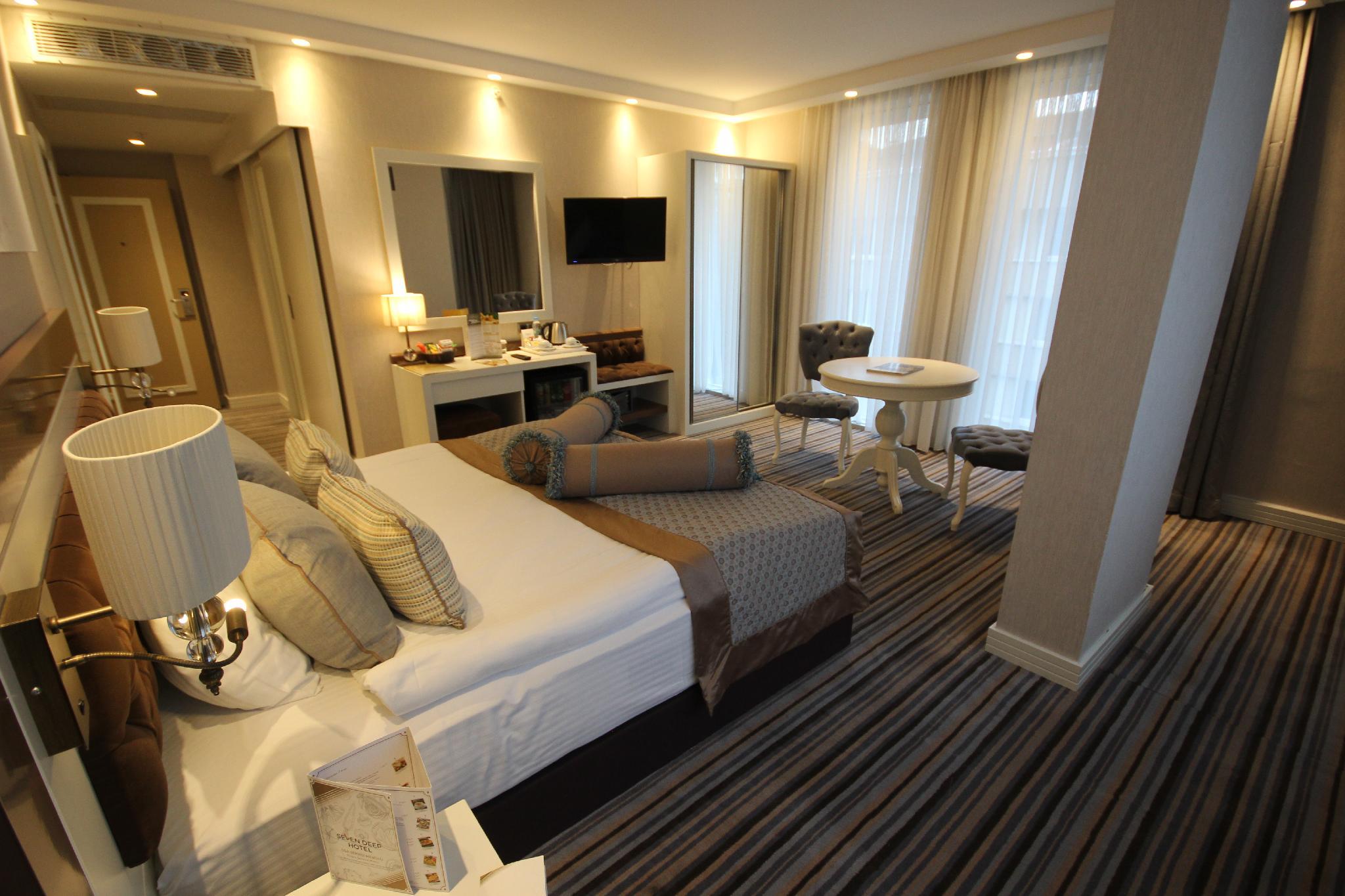 Mini, Double Bed