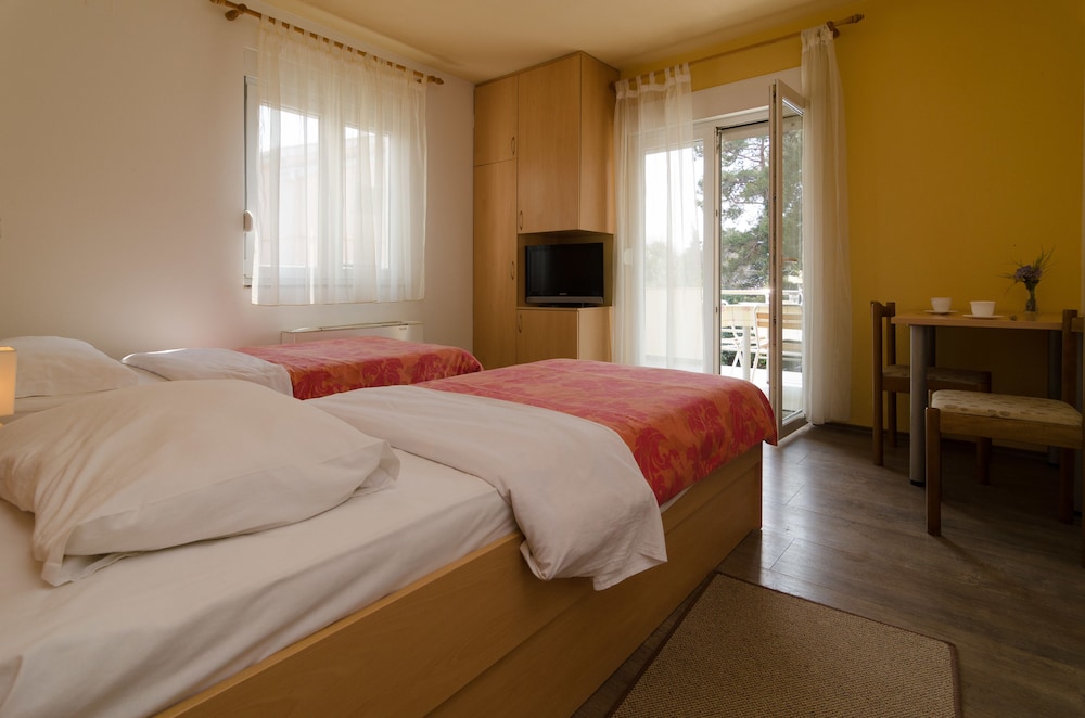 Villa Irena 8/50