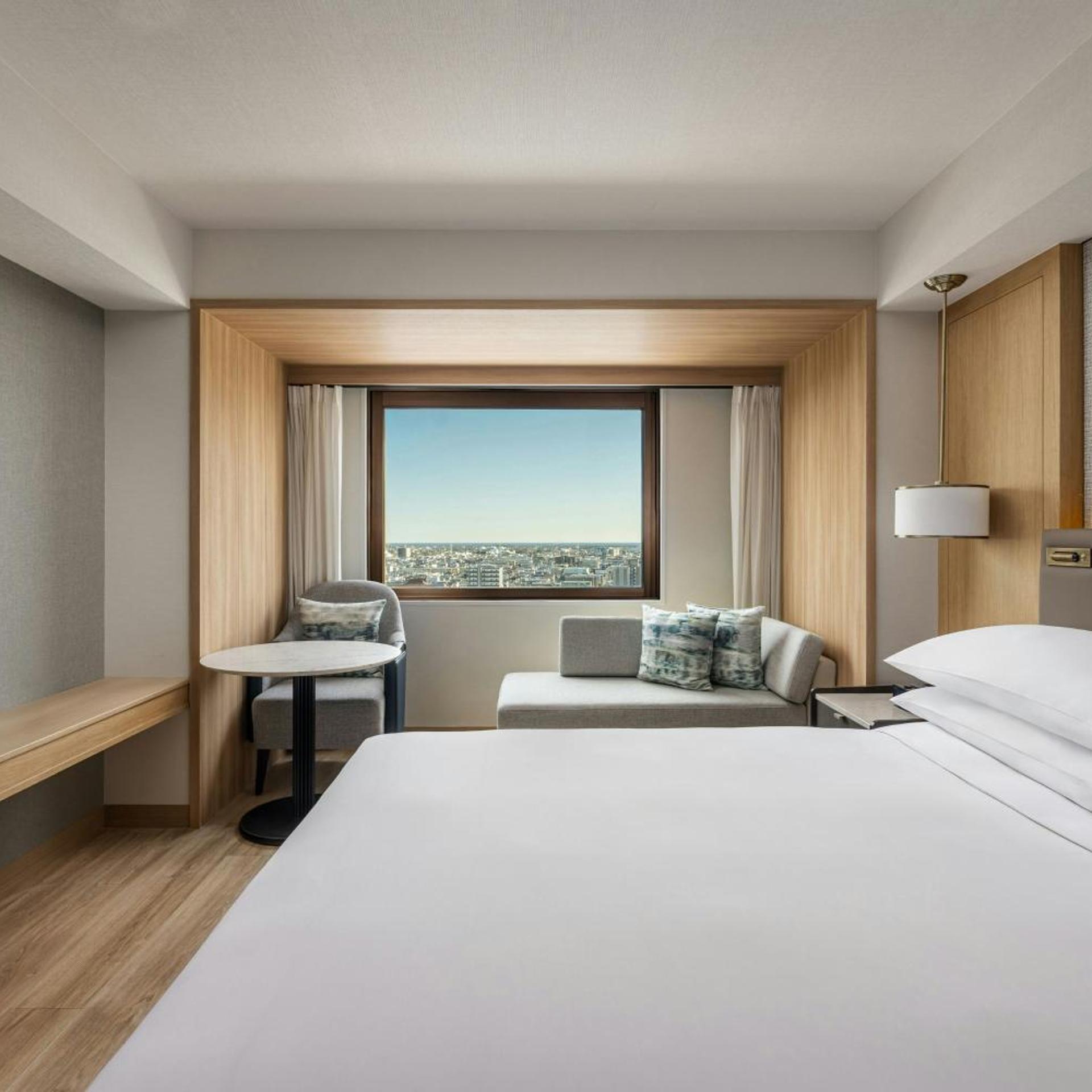Club, King Bed