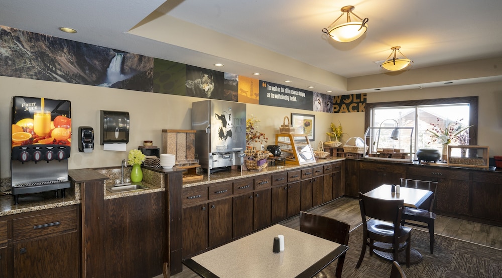 Gray Wolf Inn And Suites 55/67