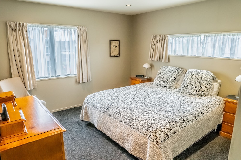 4 BEDROOMS, COMFORT, APARTMENT