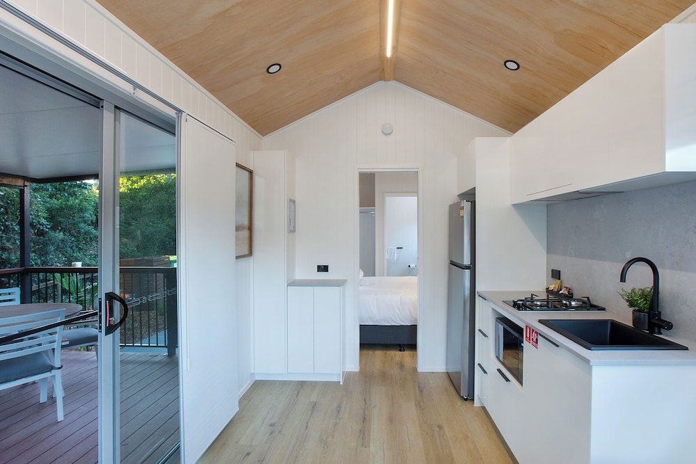 Tiny Home, Premium, Queen Bed، Reflections Holiday Parks Scotts Head 3/5