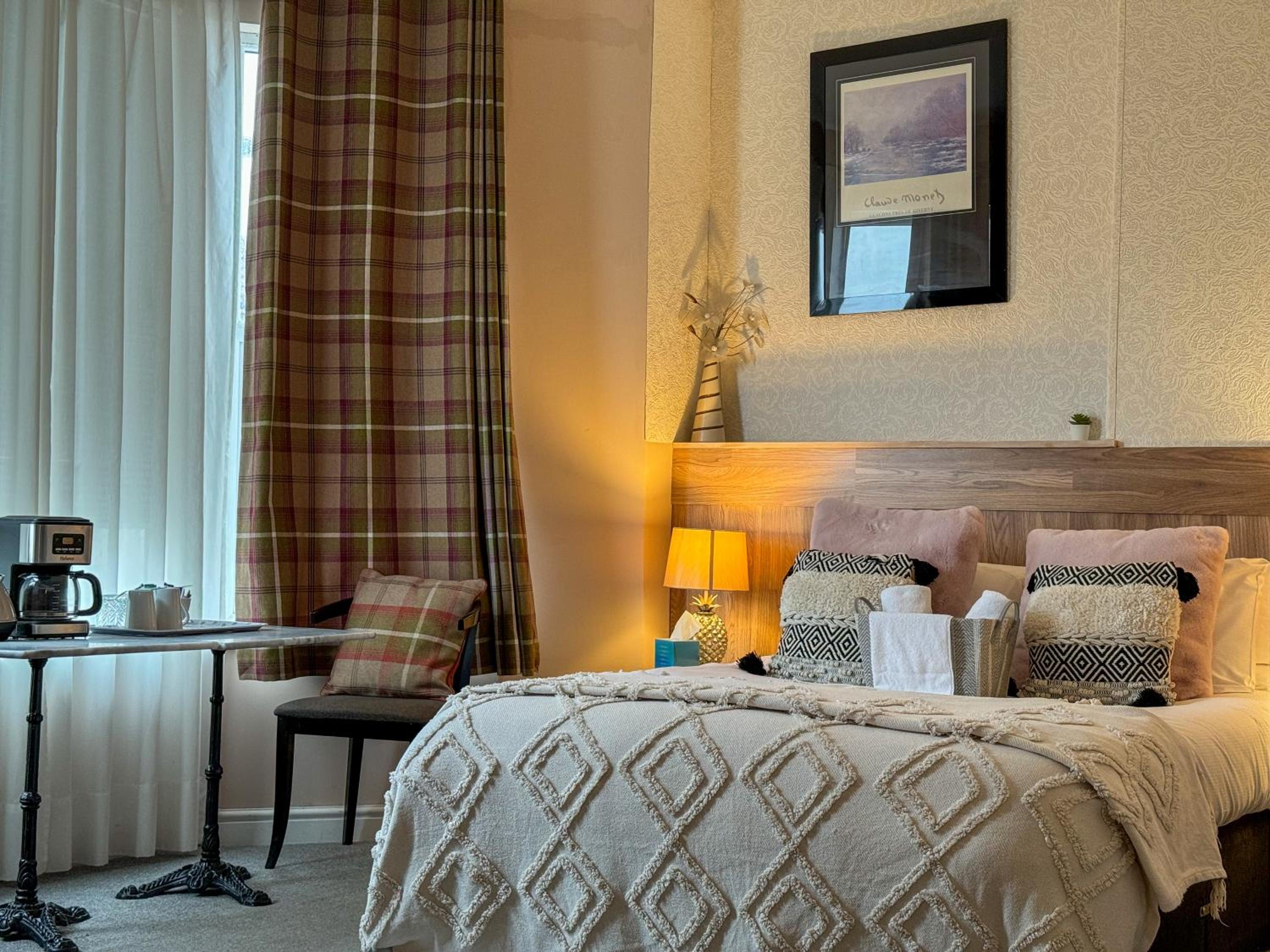 Deluxe, Double Bed, Side Sea View، My Guesthouse Blackpool 7/10