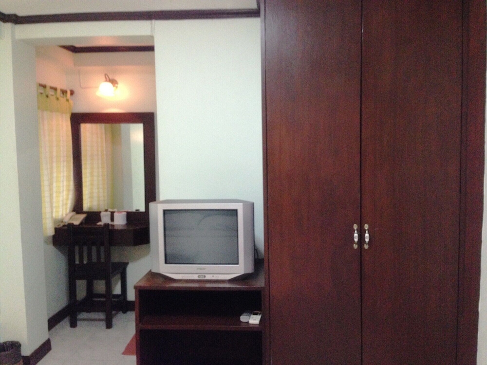 Amarin Inn 8/45