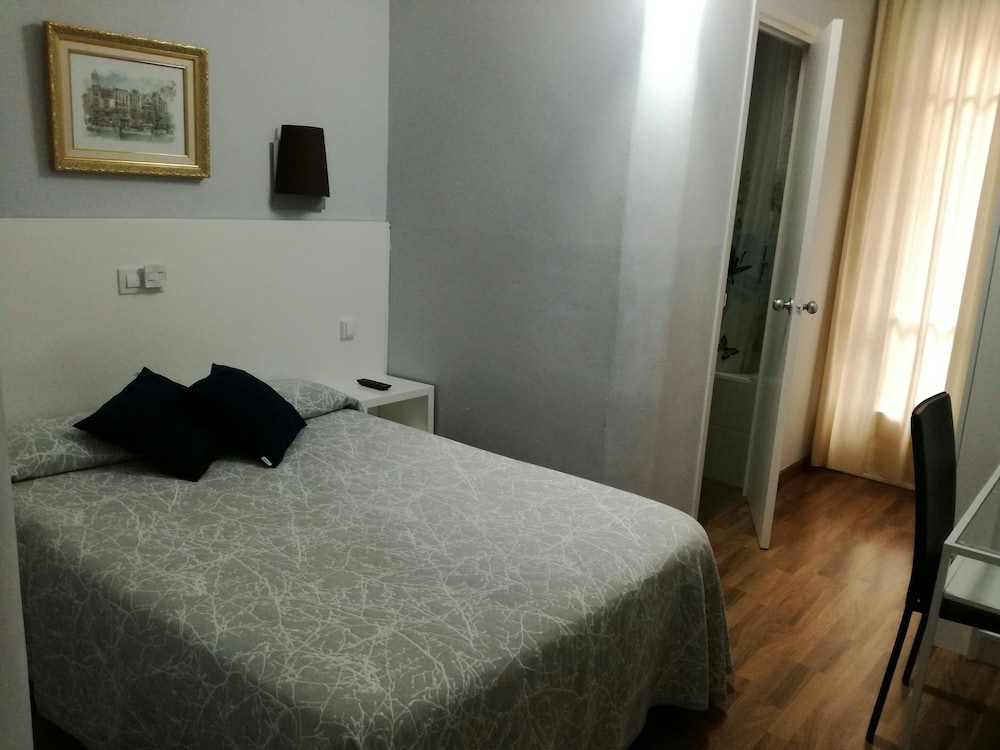 EXTERIOR, DOUBLE BED