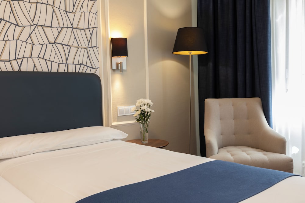 غرفة خارجية كومفورت بسرير كوين، Hotel Corona de Castilla Burgos 3/4