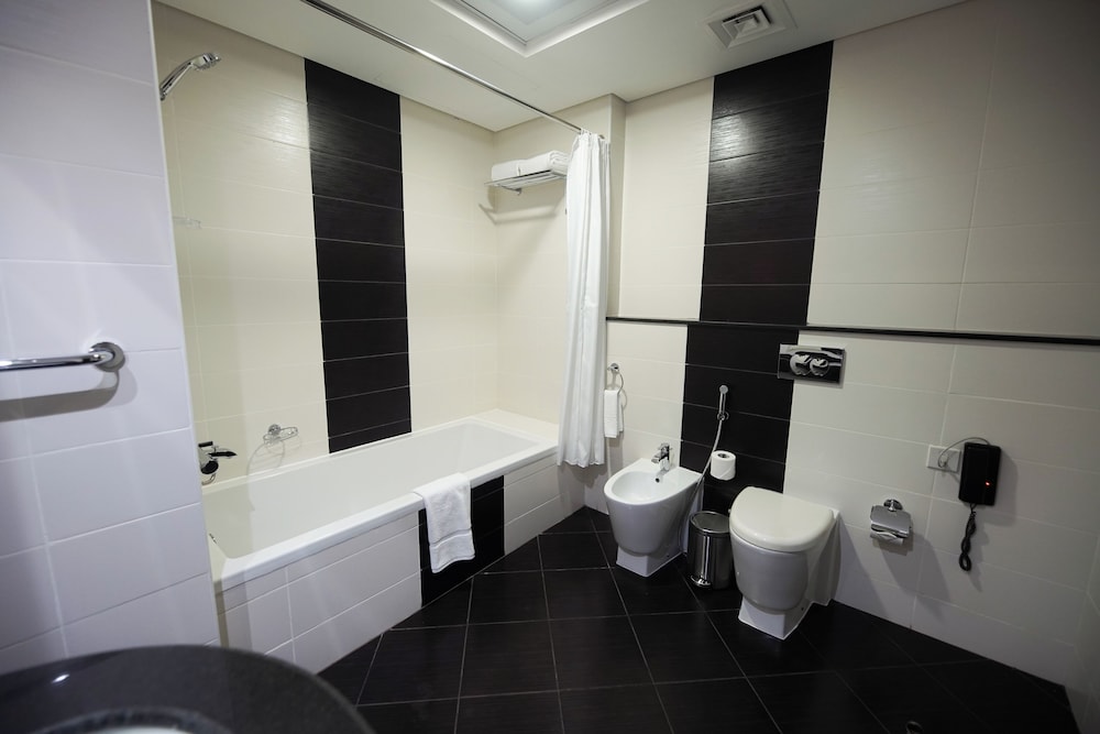Deluxe, Suite, King Bed, 2 Bathrooms، Grand Villaggio Hotel Abu Dhabi 5/5