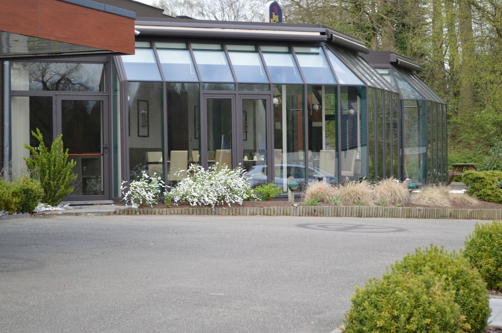HOTEL CASTEAU RESORT MONS 1/50