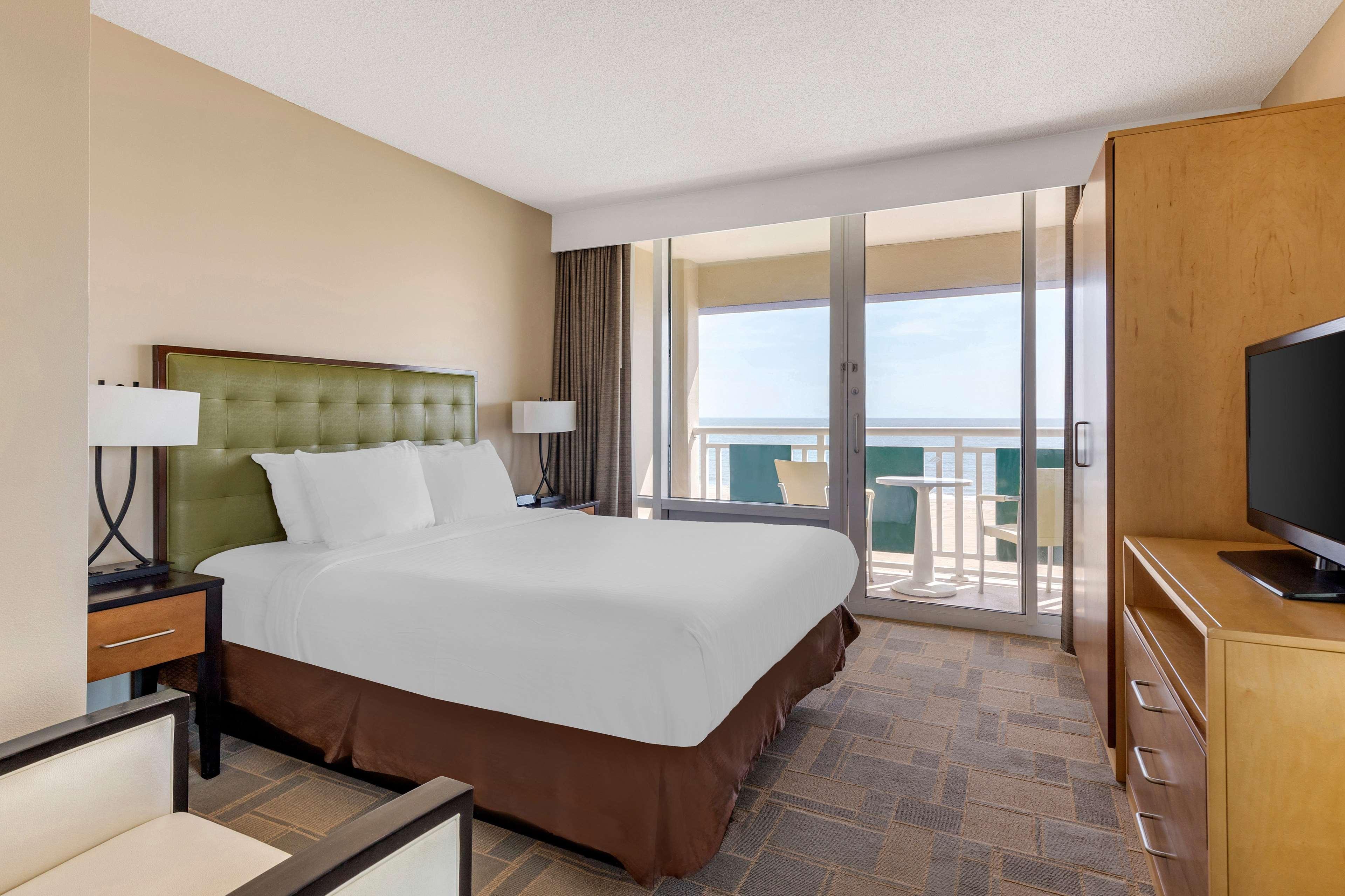 1 Bedroom, Suite, King Bed, Ocean Front, Sofa