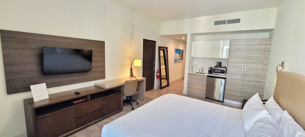 SUPERIOR, STUDIO, KING BED, CITY VIEW