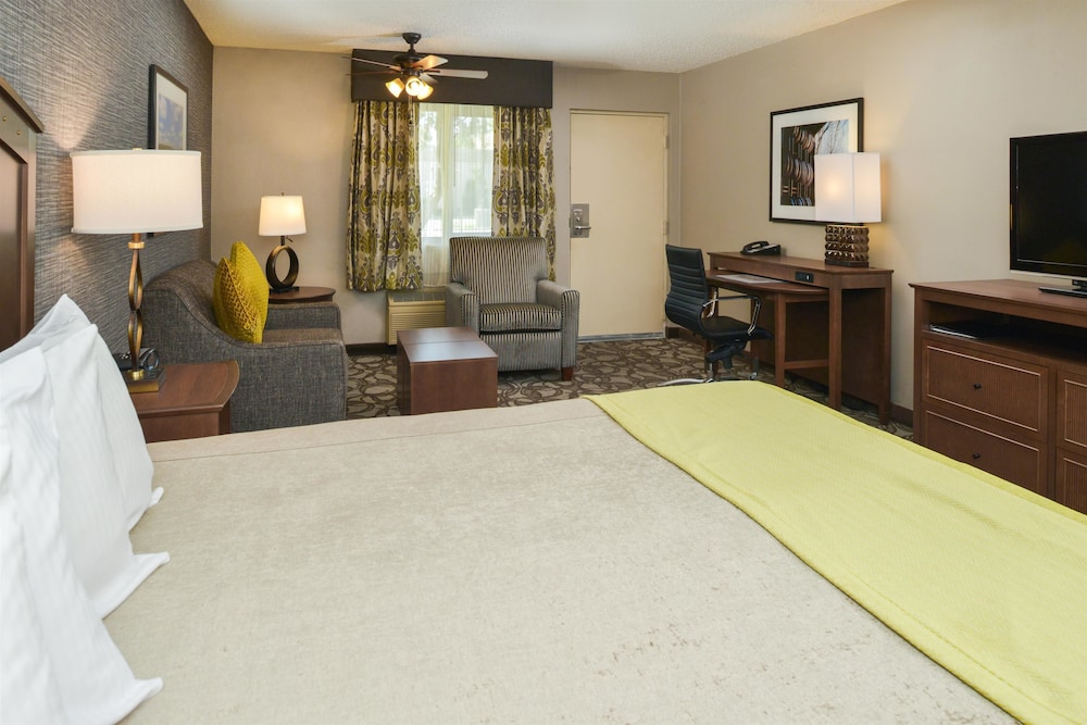 Best Western Plus Black Oak 37/76