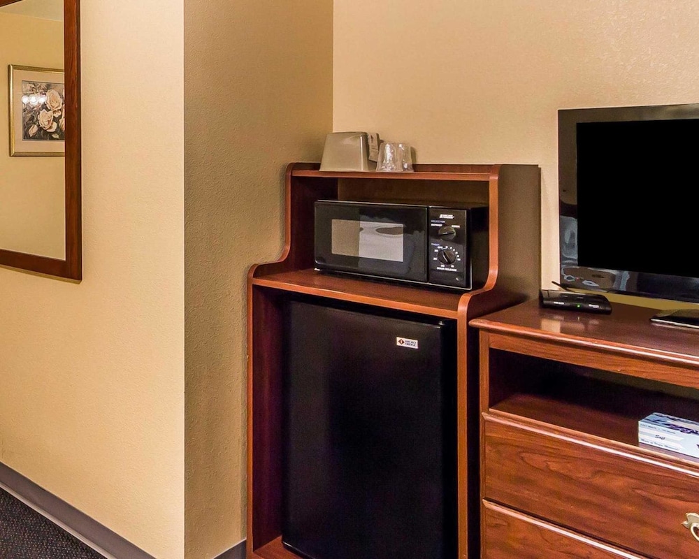 Econo Lodge Bartlesville Hwy 75 20/34