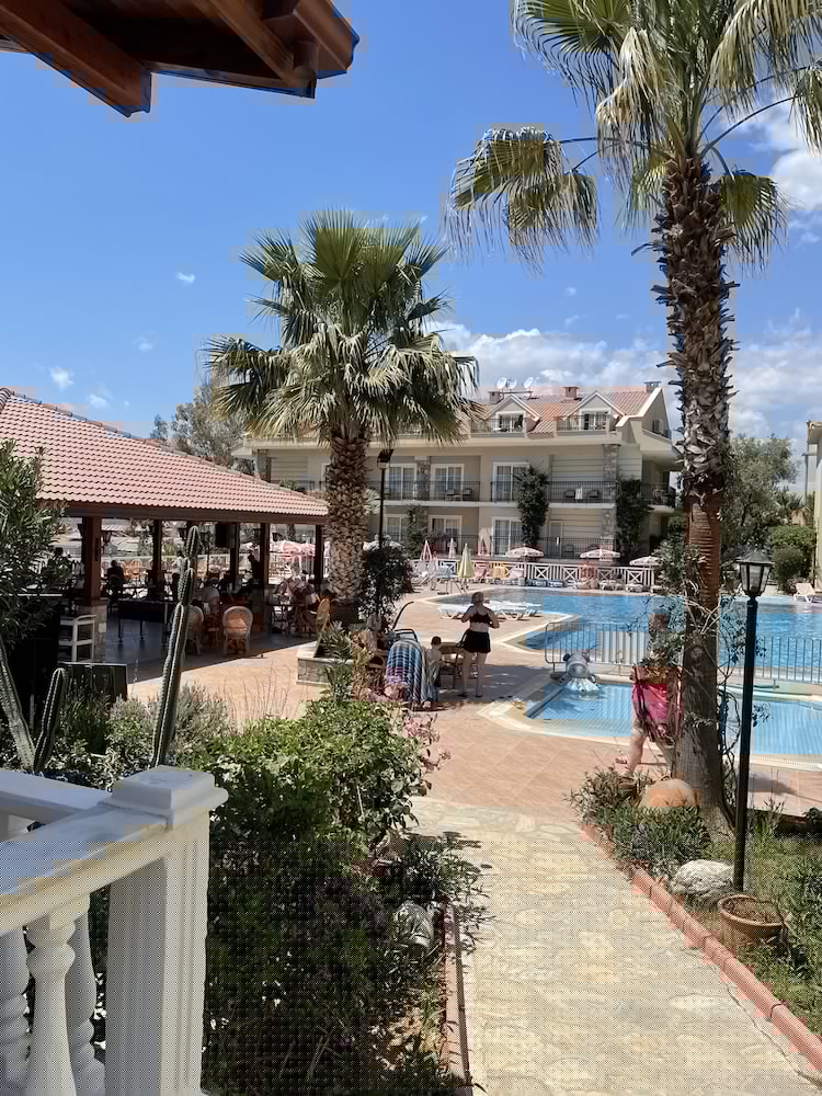 Celay Hotel 27/38