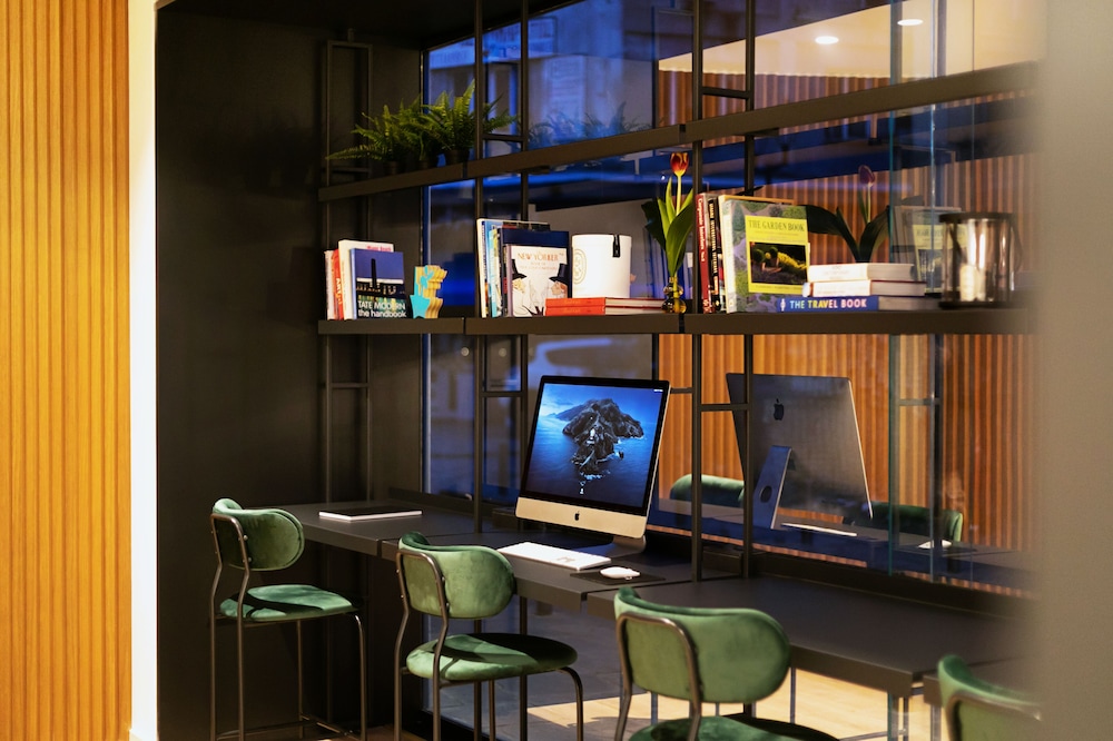Noa Hotel 57/66