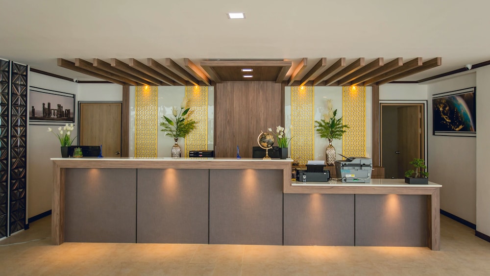 B2 Nakhonsawan Premier Hotel 2/15