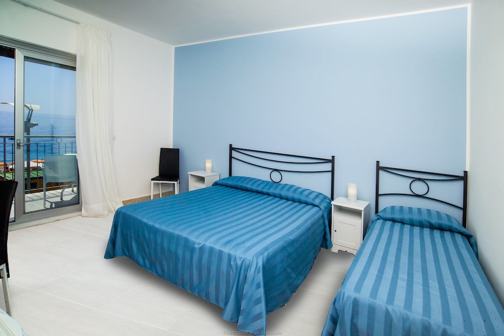 Maniel Beach Hotel 20/43