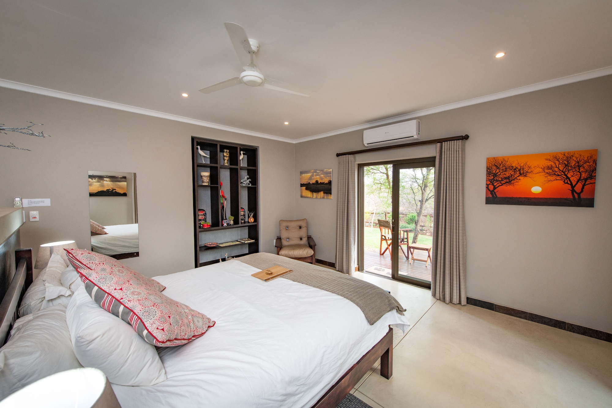 HONEYMOON, SUITE