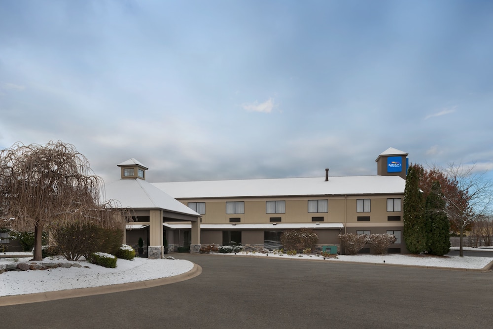 Baymont By Wyndham Belleville Airport Area 2/33