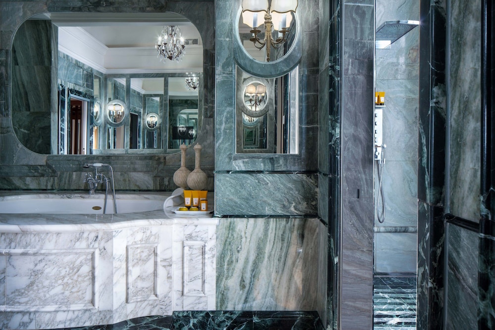 The St Regis Rome 23/84