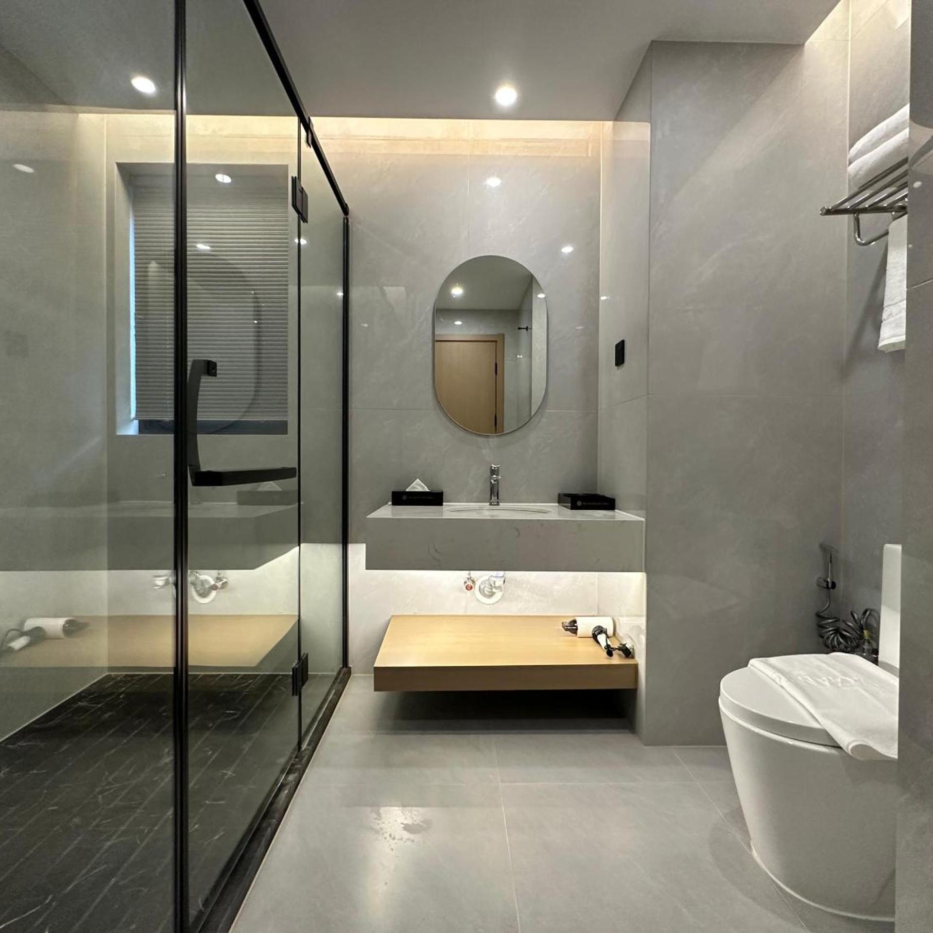 The MAJULAN Hotel 33/43