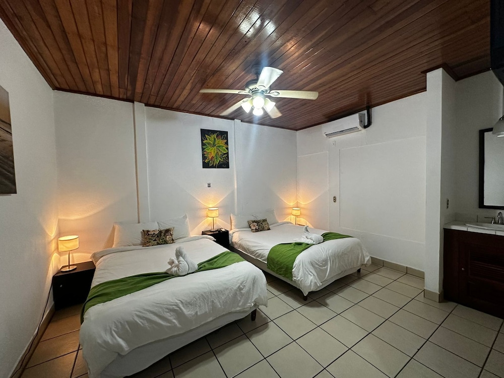 Hotel Coco Palms 5/76