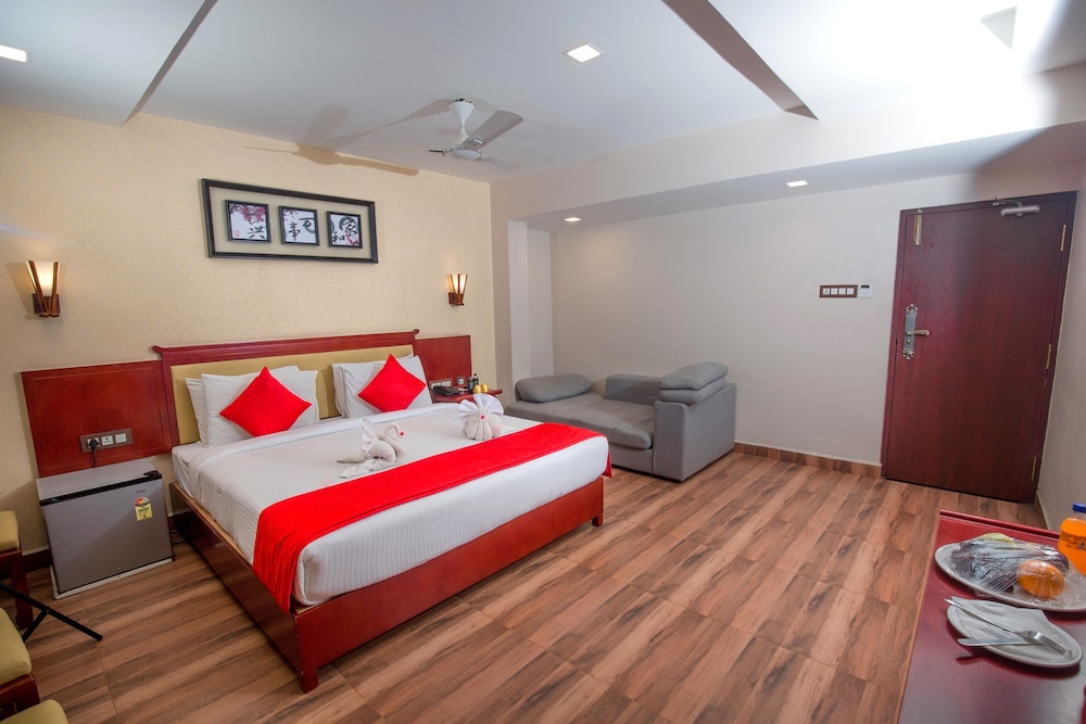 Junior Suite, 1 Queen and 1 Single Bed