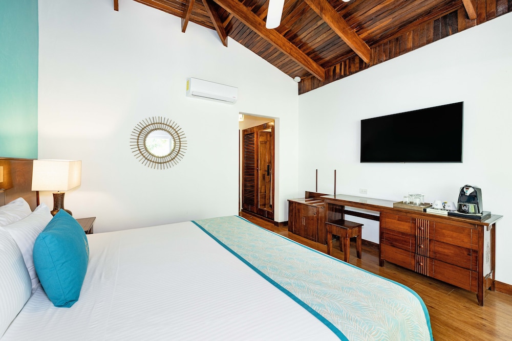 Tamarindo Diria Beach Resort 24/63