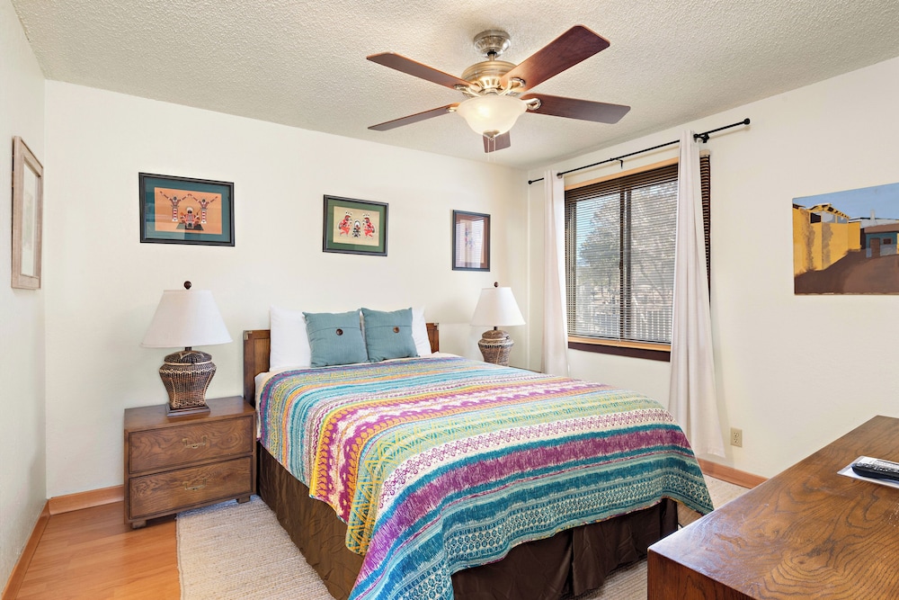 3 BEDROOMS, CONDOMINIUM