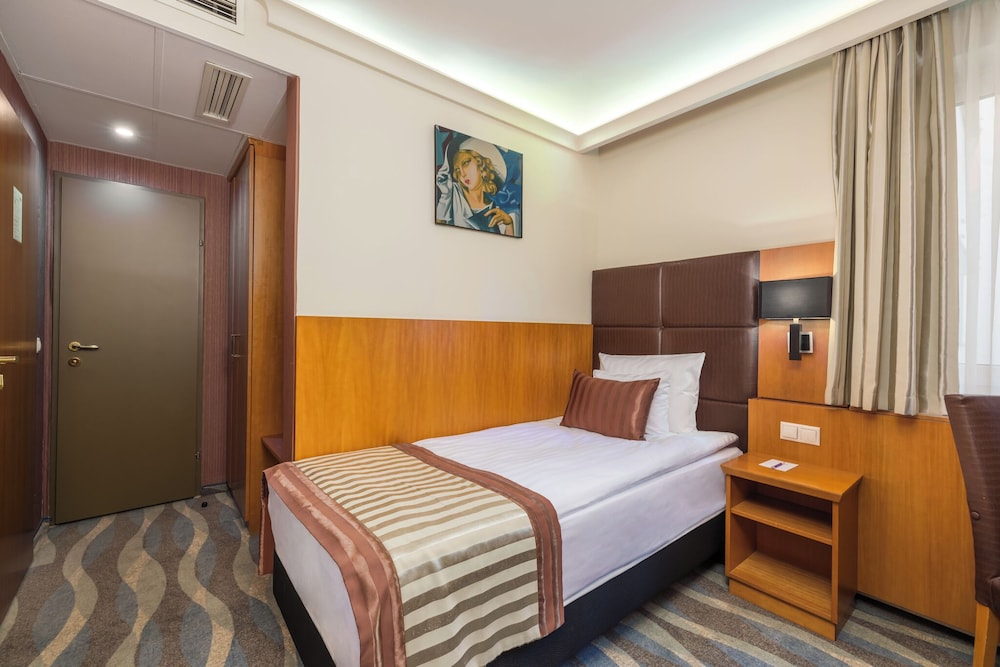 Carlton Hotel Buda Castle 31/64