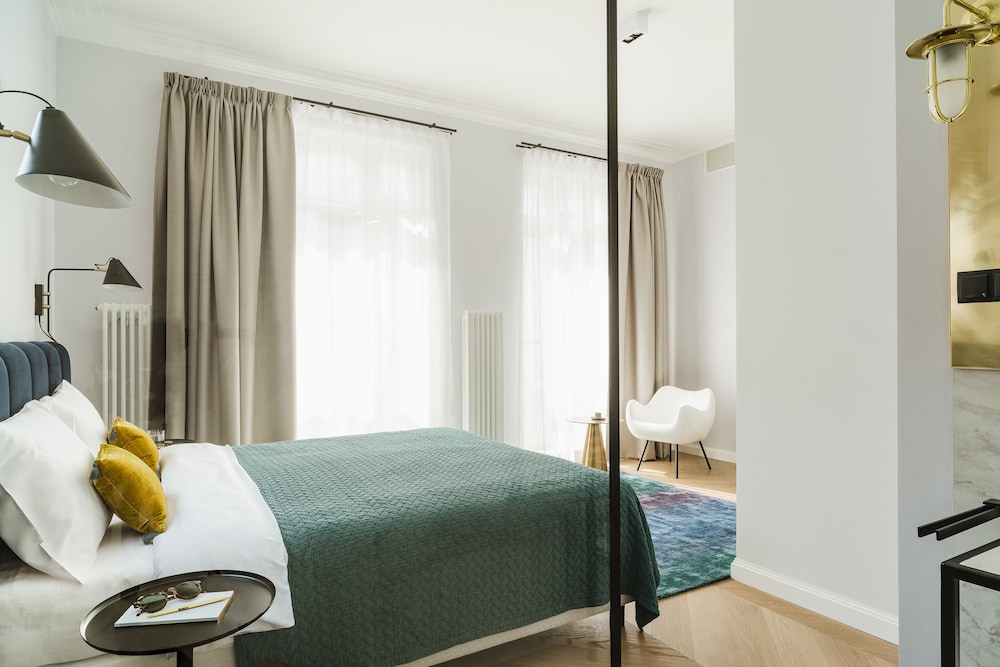 No 4 Residence 14/50