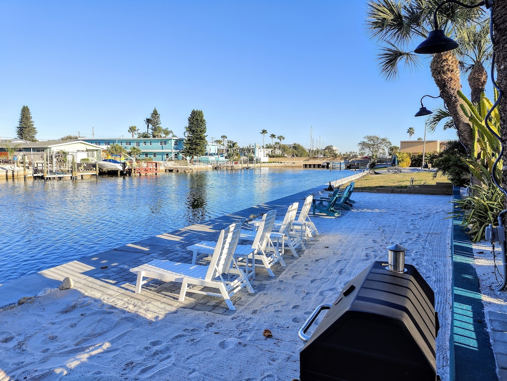 Tahitian Beach Motel 32/67