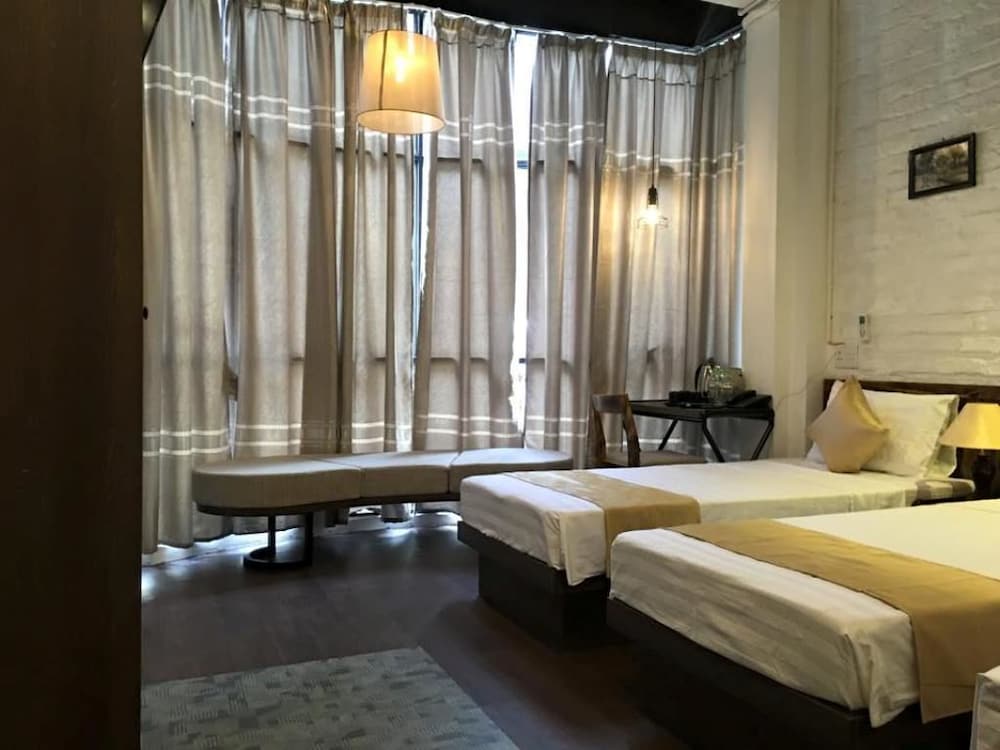 Luxury Backpackers 32/49