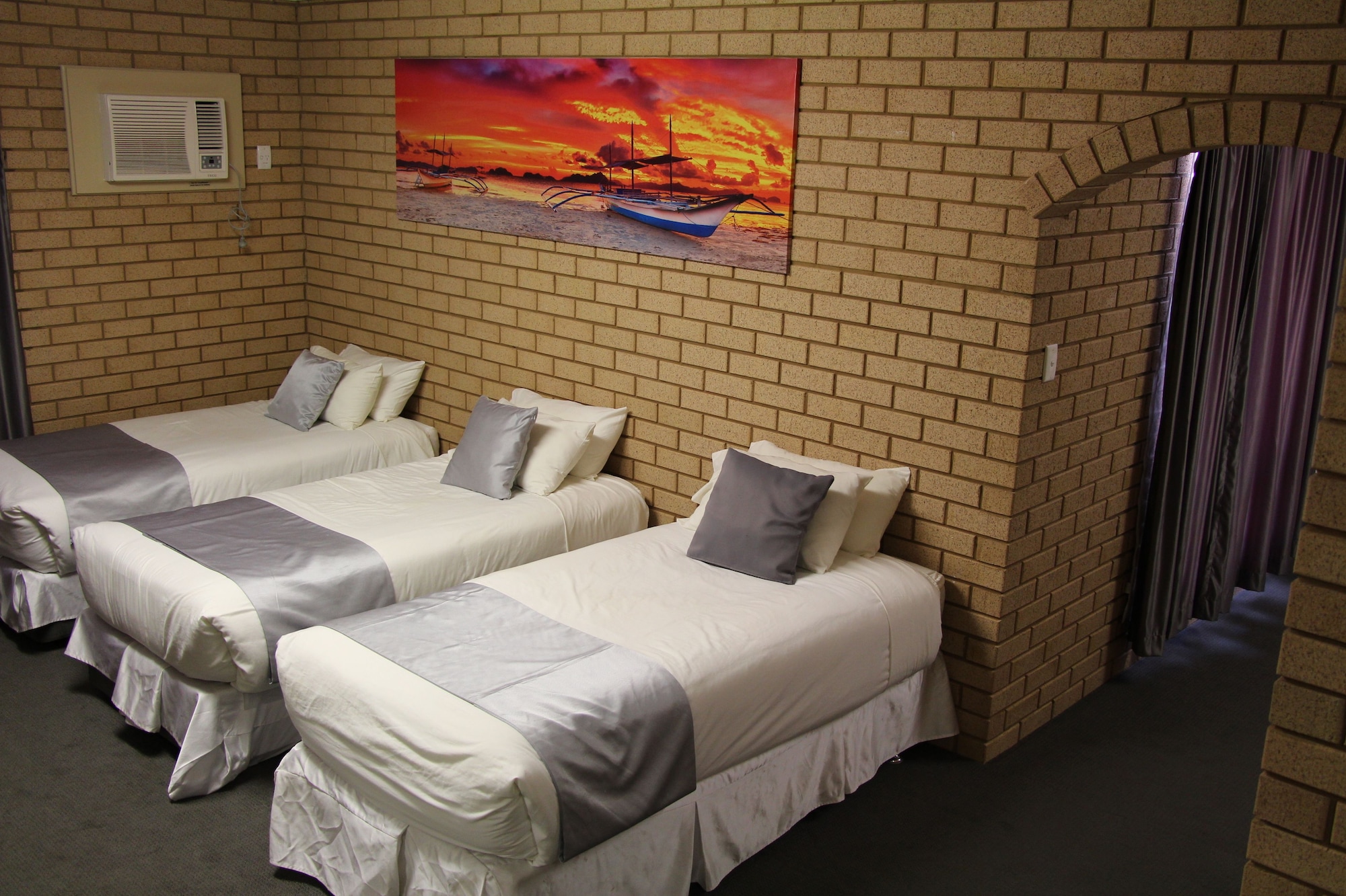 Family, 1 Queen and 3 Single Beds