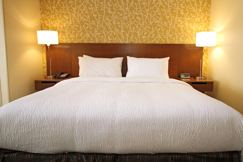 Fairfield Inn Suites London 8/35