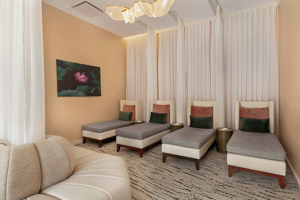 Marriotts Aruba Surf Club 44/68