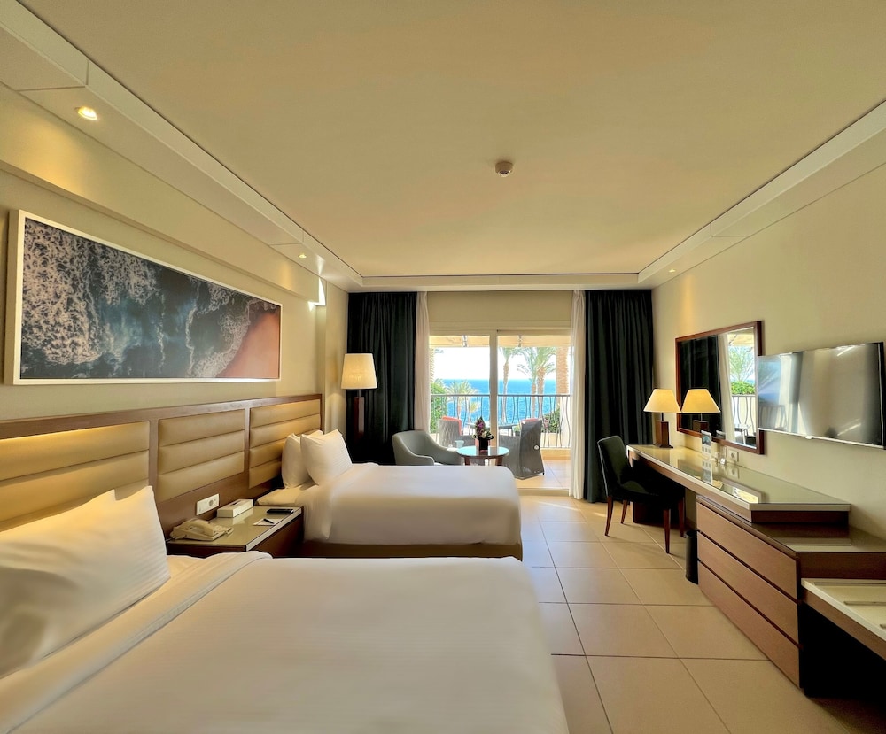 ROOM, TWIN BEDS, SEA FRONT, CLUB LOUNGE ACCESS