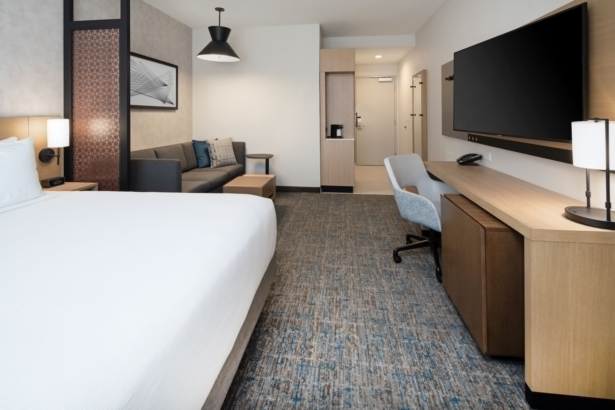 ROOM, KING BED, SOFA, ACCESSIBLE