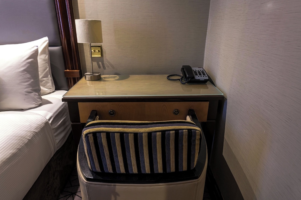 Hyde Park International Hotel 43/65