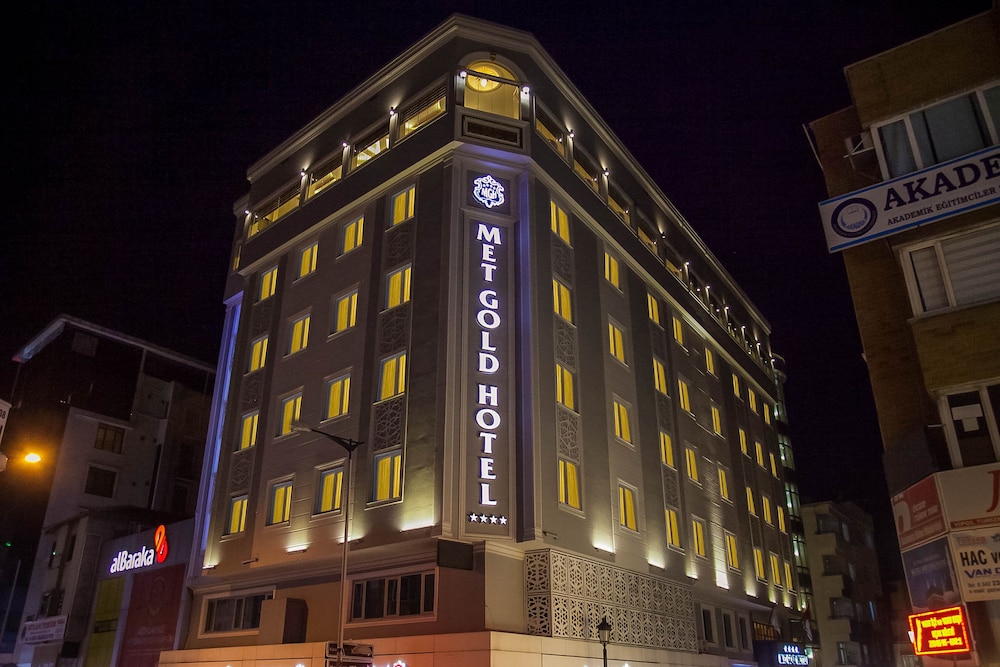 Met Gold Hotel 2/22