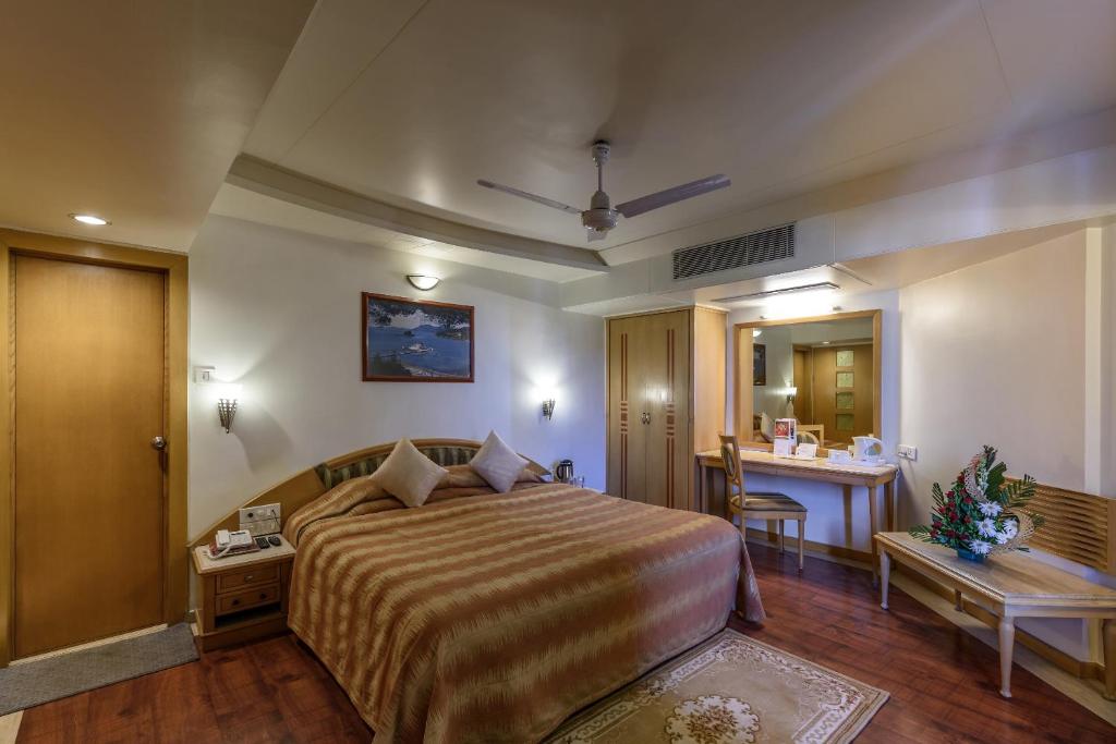 Super, Deluxe, Double Bed