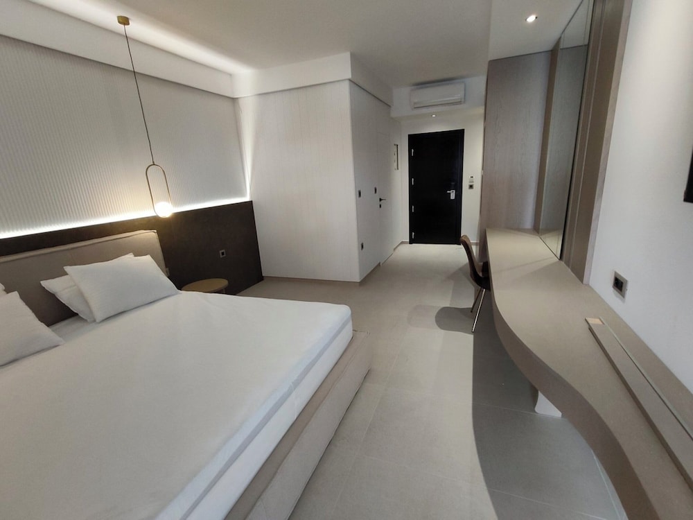 Core Hotel 18/50